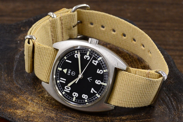 ★Swiss.Westエンドwatch co★英国軍用時計(アラブ傭兵用)稼働❣️