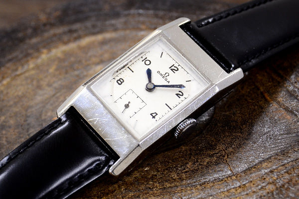 OMEGA(オメガ)ビッグレクタンギュラー 角型　自動巻き　グレー文字盤 オメガ デ・ヴィル 1973年製 レクタンギュラー 自動巻 Ref.151.0046