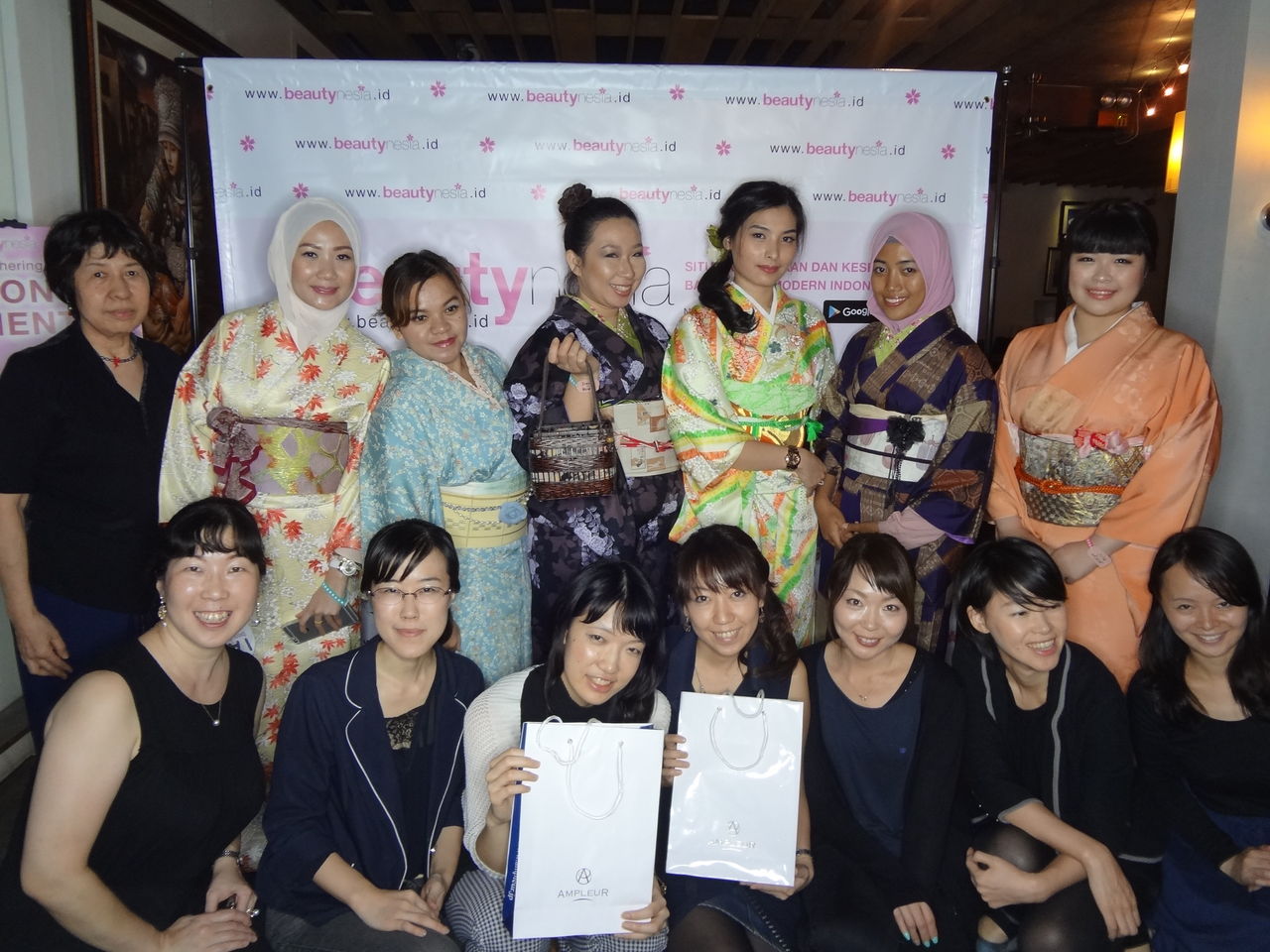 情報媒体 カフェ インドネシア女性 着物好き きりんさんの日常 情報媒体 カフェ インドネシア女性 着物好き きりんさんの日常