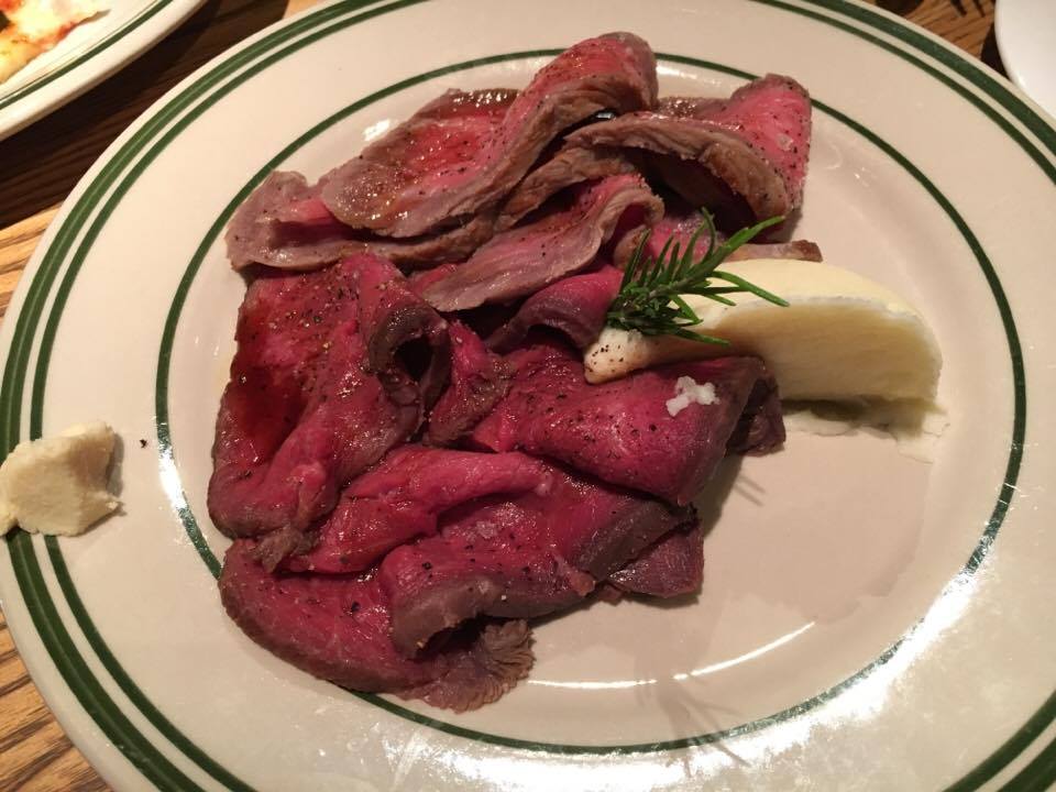 新橋 アルベルゴ Albergo 3時間飲み放題 名物のローストビーフを含む10品一休で4800円コース カロリーの嵐