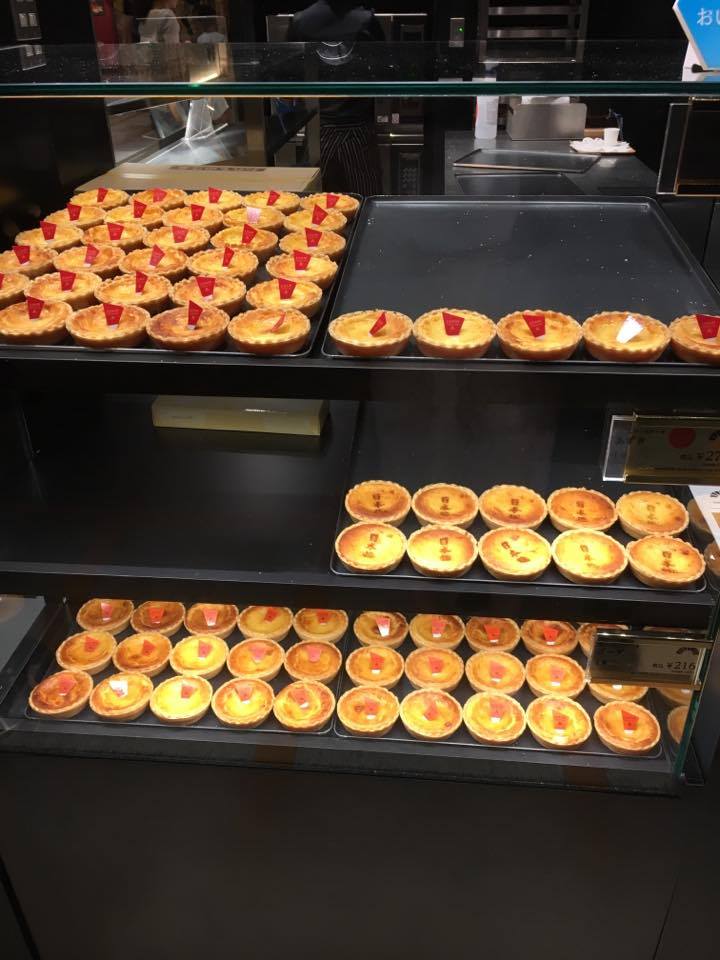 三越前 モロゾフ 窯だしチーズケーキ コレド室町2店 コレド室町限定のあずき270円 まろやかやエダム216円 濃厚なゴーダ216円を食べ比べ カロリーの嵐