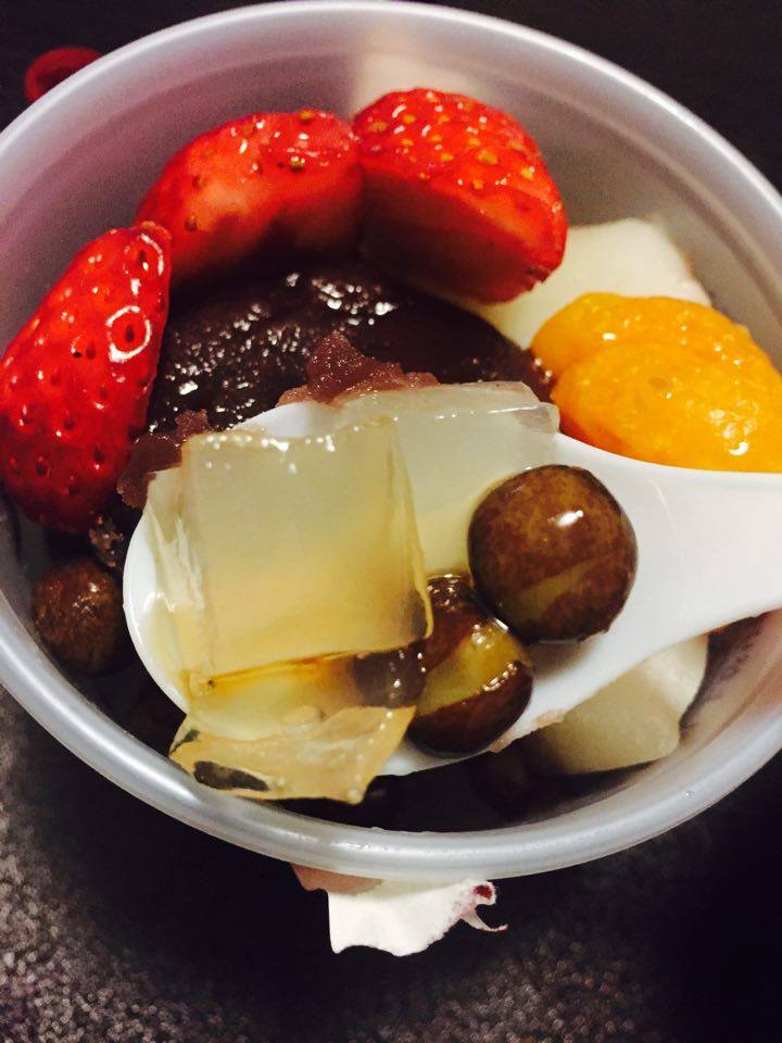 上野 みはし上野本店 苺あんみつ 税込530円 フレッシュ苺と具沢山なあんみつ カロリーの嵐