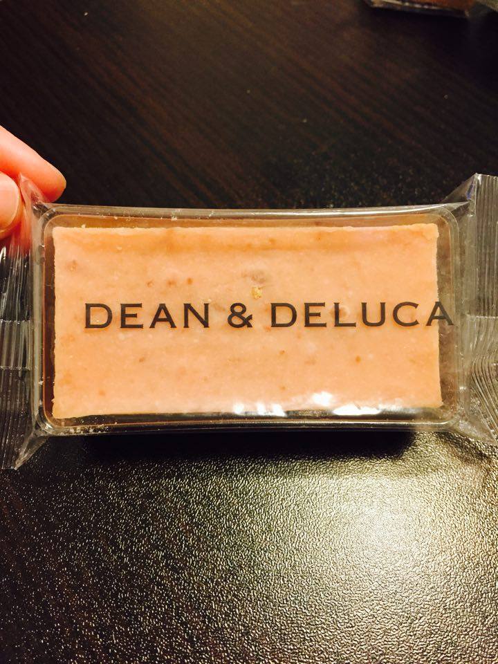 品川 ディーン デルーカ マーケットストア 品川 Dean Deluca Market Stores 苺みるくバー 281円 税込 アメリカンバーの人気no2 カロリーの嵐