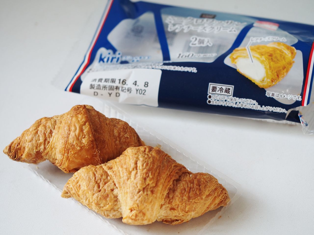 サクサクのクロワッサン生地にkiriのクリームチーズを詰め込んだ ミニクロワッサン レアチーズクリーム ローソン Uchi Cafe Sweets スイーツハンター月ウサギの食べ日記 Powered By ライブドアブログ