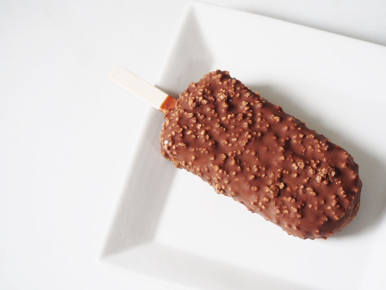 ミント感を増量したロッテのクランキー Crunky アイスバーチョコチップミント スイーツハンター月ウサギの食べ日記