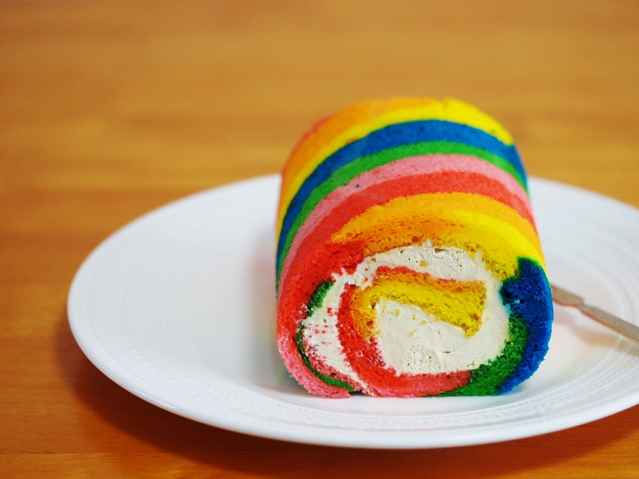 奈良県の道の駅かつらぎでカラフルすぎるレインボーロールケーキを発見 スイーツハンター月ウサギの食べ日記 Powered By ライブドアブログ