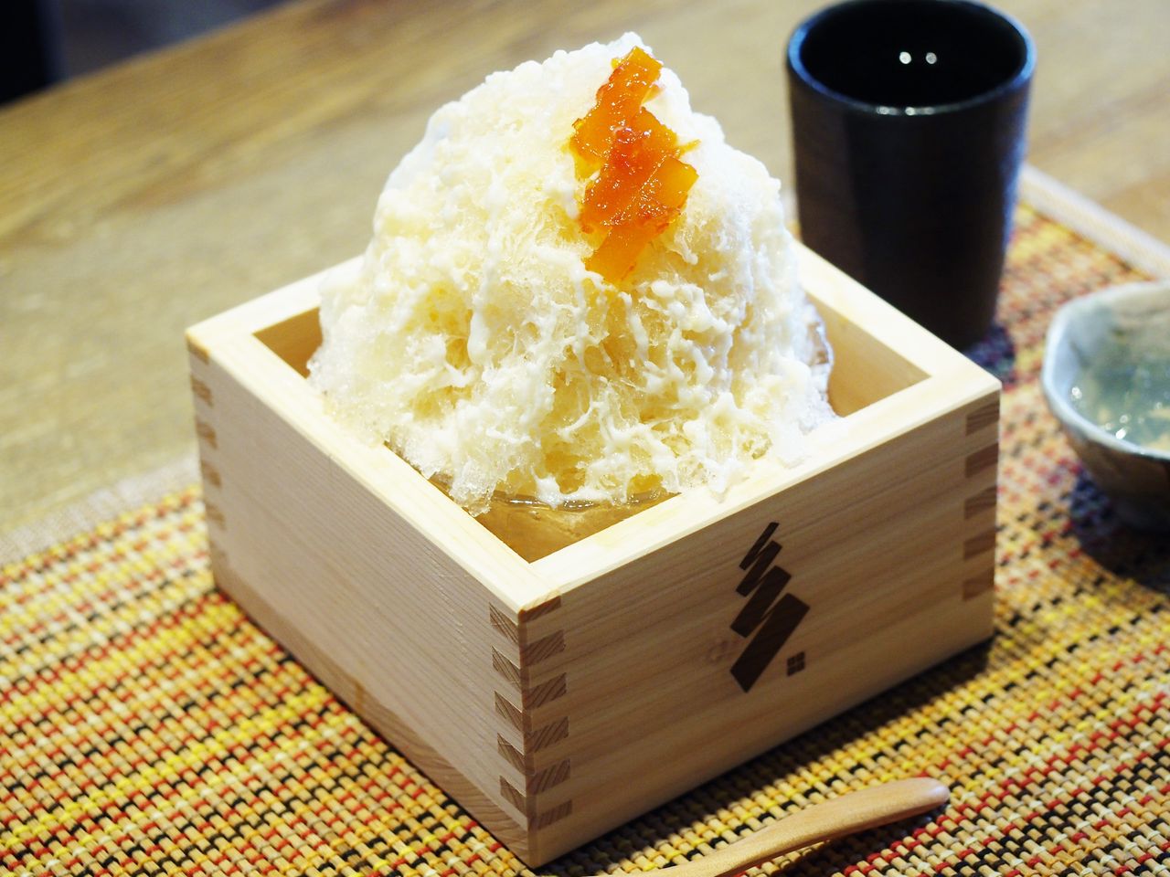 神戸でかき氷散策 日本酒バル 米屋イナズマの甘酒ベースのかき氷 イナズマ を堪能 スイーツハンター月ウサギの食べ日記 Powered By ライブドアブログ 神戸でかき氷散策 日本酒バル 米屋イナズマの甘酒ベースのかき氷 イナズマ を堪能 スイーツハンター月ウサギの食べ日記 Powered By ライブドアブログ