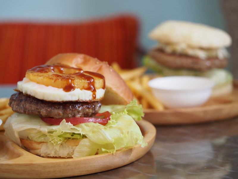 パイナップルに島豆腐 沖縄恩納村で美味しいハンバーガーを堪能 バーガーショップ ｈ ｓ スイーツハンター月ウサギの食べ日記