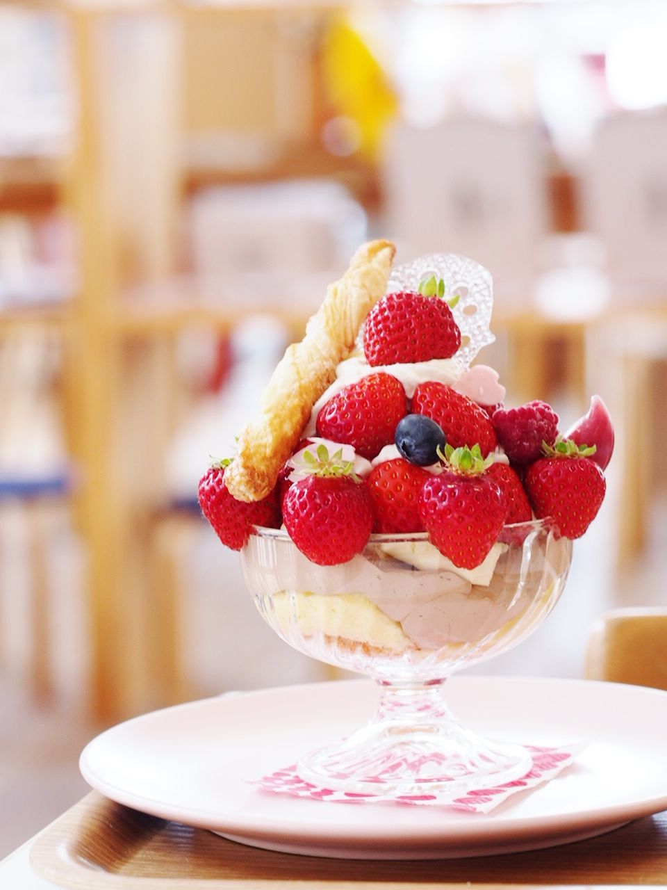 大阪箕面 いい一日のカフェ で苺てんこ盛りないちごパフェを堪能 スイーツハンター月ウサギの食べ日記 Powered By ライブドアブログ