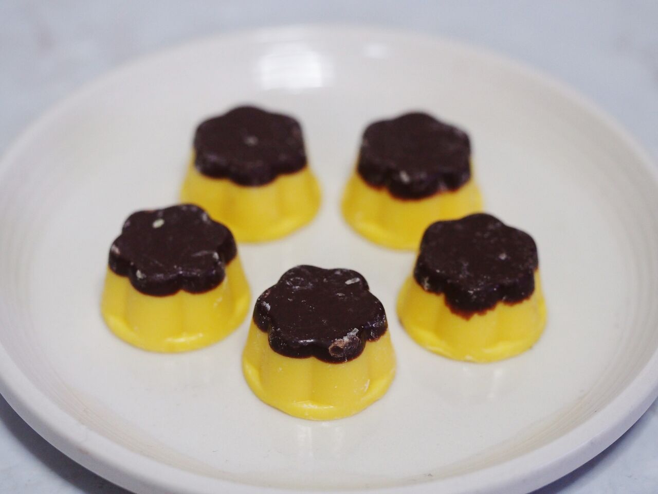 ファミリーマート限定販売 プリンの形状をしたユニークなチョコレート なめらかプリンチョコ を堪能 スイーツハンター月ウサギの食べ日記 ファミリーマート限定販売 プリンの形状をしたユニークなチョコレート なめらかプリンチョコ を堪能 スイーツハンター月ウサギの食べ日記