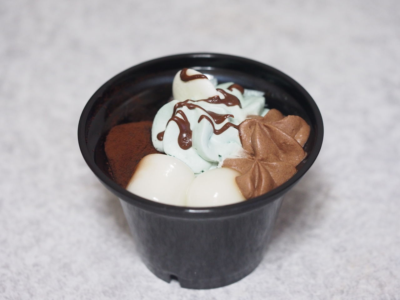 近畿地方でしか買えないセブンイレブン チョコミントの和ぱふぇ が年末に発売 スイーツハンター月ウサギの食べ日記