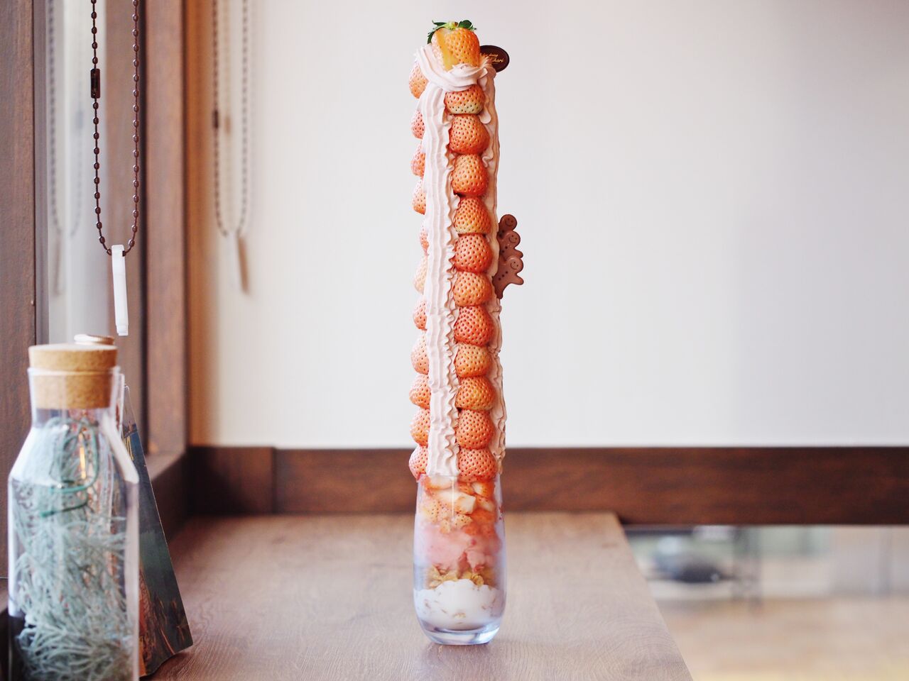 １本１万円 日本一高価であろう苺パフェが大阪高石市のカフェに登場 スイーツハンター月ウサギの食べ日記