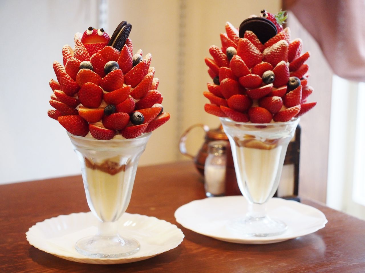兵庫 西脇市 モンスター級の苺パフェを堪能 ストロベリーツリー レ・ボ