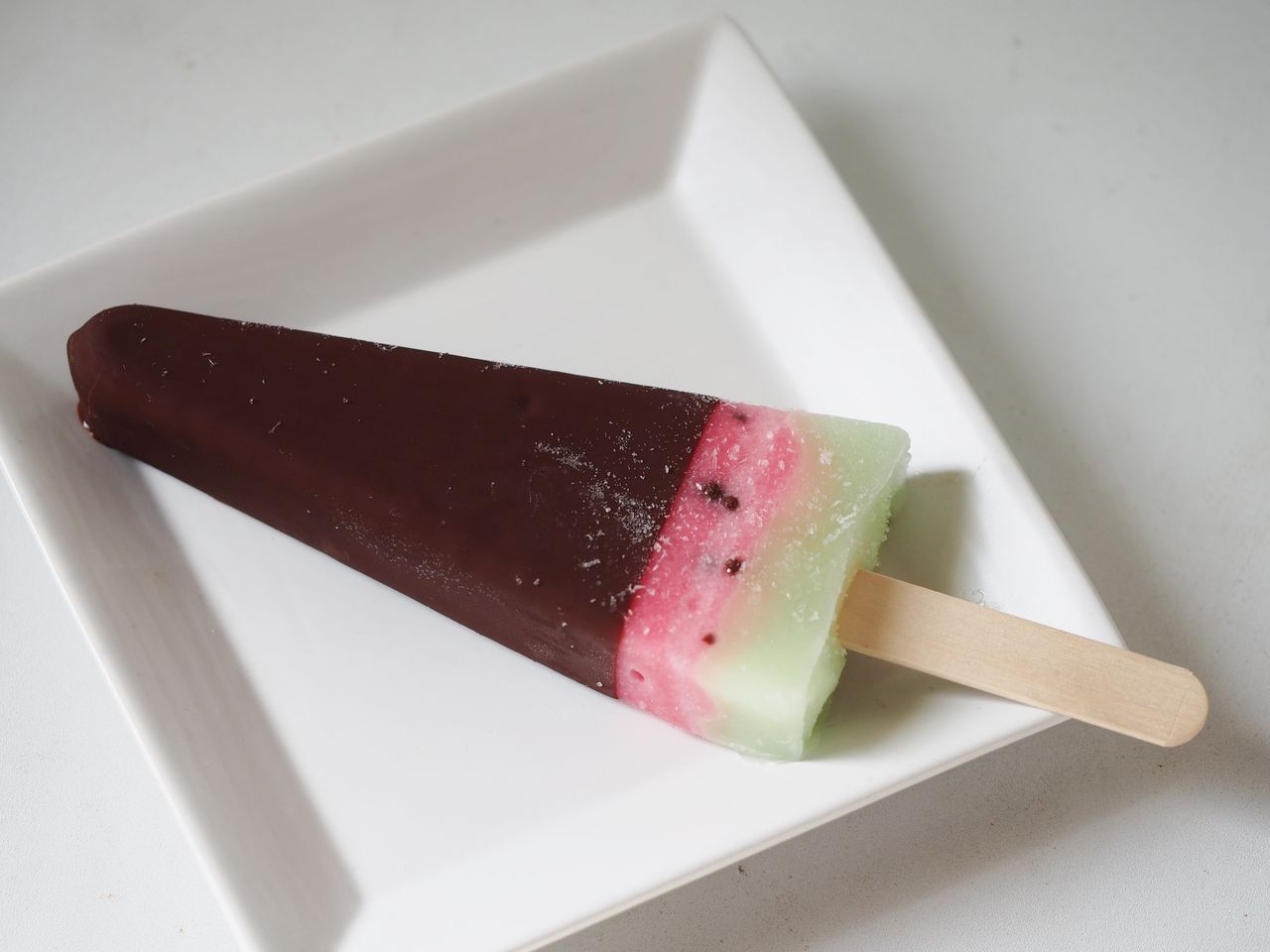 夏の定番アイス チョコかけちゃったスイカバー ロッテ スイーツハンター月ウサギの食べ日記 夏の定番アイス チョコかけちゃったスイカバー ロッテ スイーツハンター月ウサギの食べ日記