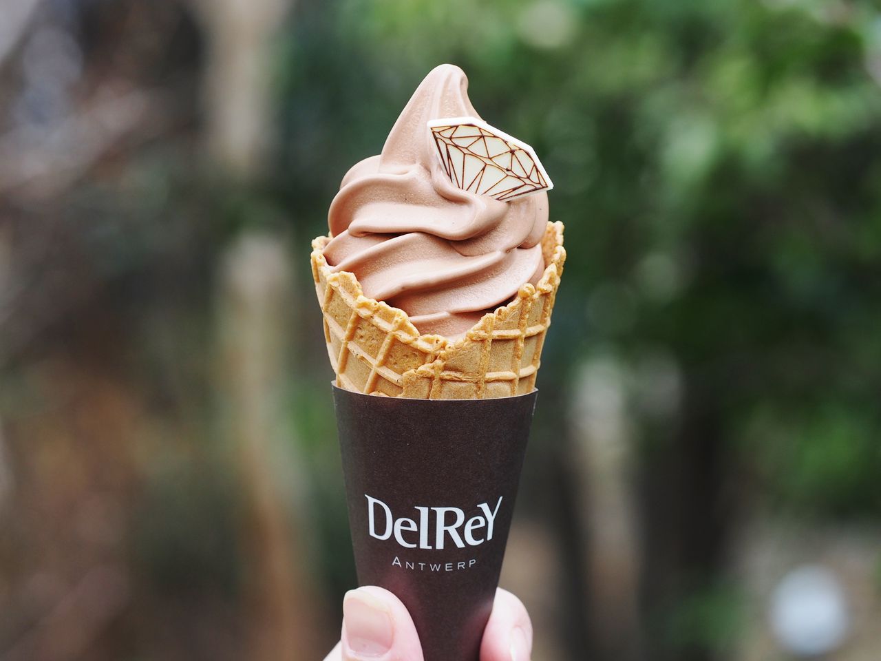 ベルギーのチョコレートブランドdelrey デルレイ のソフトクリームが関西初上陸 スイーツハンター月ウサギの食べ日記