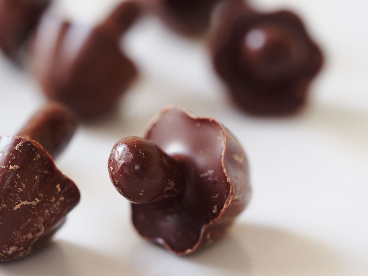 見た目もでかくて真っ黒の新種きのこ発見 チョコかけすぎました大粒きのこの山 明治製菓 スイーツハンター月ウサギの食べ日記 Powered By ライブドアブログ