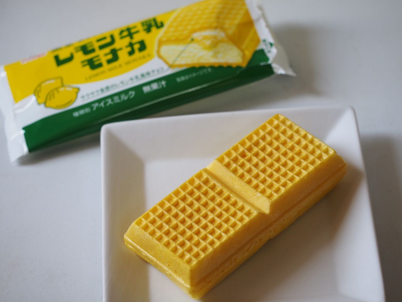 関東 栃木の名物 レモン牛乳 最中となって登場 レモン牛乳モナカ サークルkサンクス スイーツハンター月ウサギの食べ日記