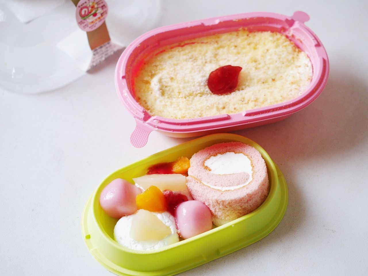 ドンレミーの新商品 春のスイーツ弁当 は見た目も豪華でおやつタイムにもピッタリ スイーツハンター月ウサギの食べ日記
