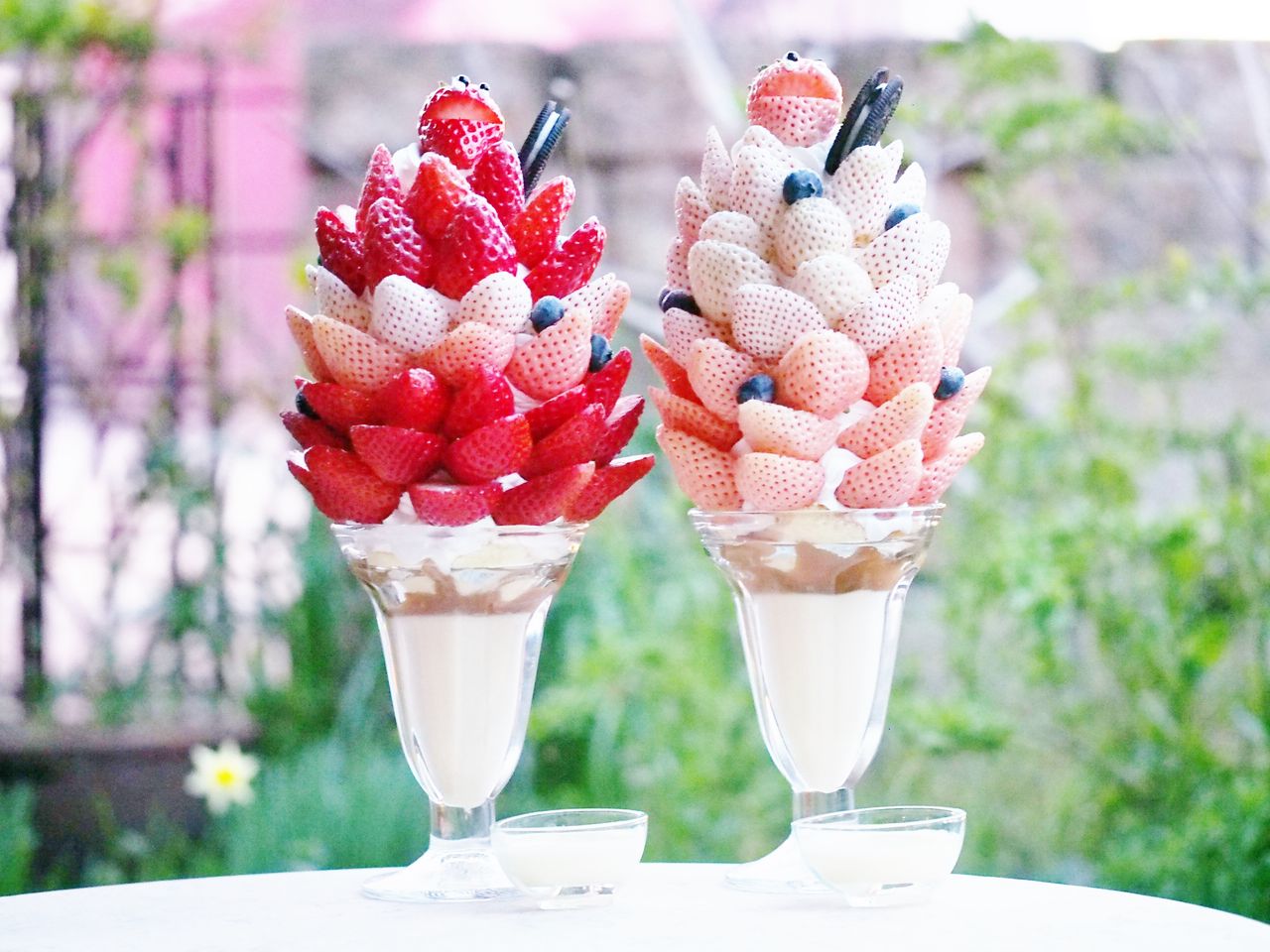 2種類の白苺を3パック使用したレボプロヴァンスの迫力満点の苺パフェは入荷次第提供する幻の一品です スイーツハンター月ウサギの食べ日記 2種類の白苺を3パック使用したレボプロヴァンスの迫力満点の苺パフェは入荷次第提供する幻の一品です スイーツハンター月ウサギの食べ日記