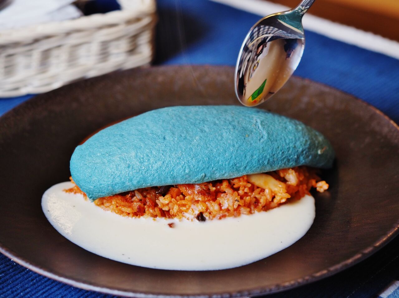岡山で青やピンクのカラフルオムライスを発見 西洋料理bizenya ビゼンヤ で各色１０食限定で提供 スイーツハンター月ウサギの食べ日記
