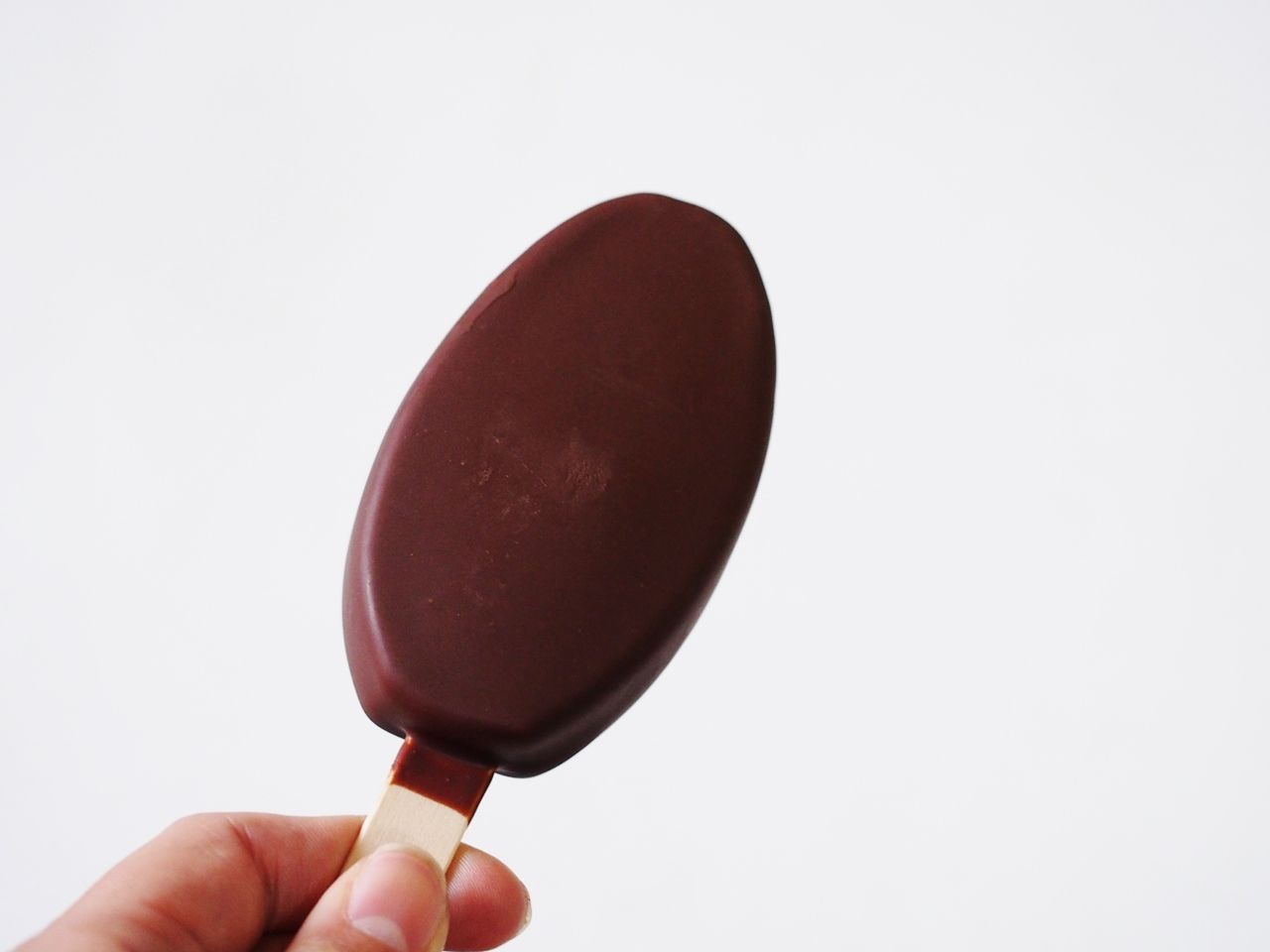 セブンイレブン２万店達成記念アイスバー 明治うまか棒チョコレート はパッケージも形もセブン仕様でレア感満載な一品 スイーツハンター月ウサギの食べ日記