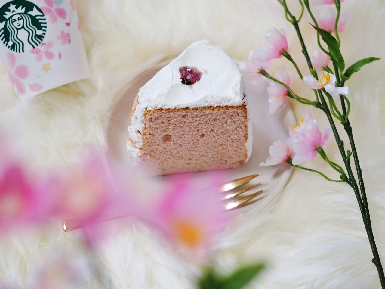 桜の開花とともにスターバックスから毎年人気の さくらシフォンケーキ が登場 スイーツハンター月ウサギの食べ日記 Powered By ライブドアブログ