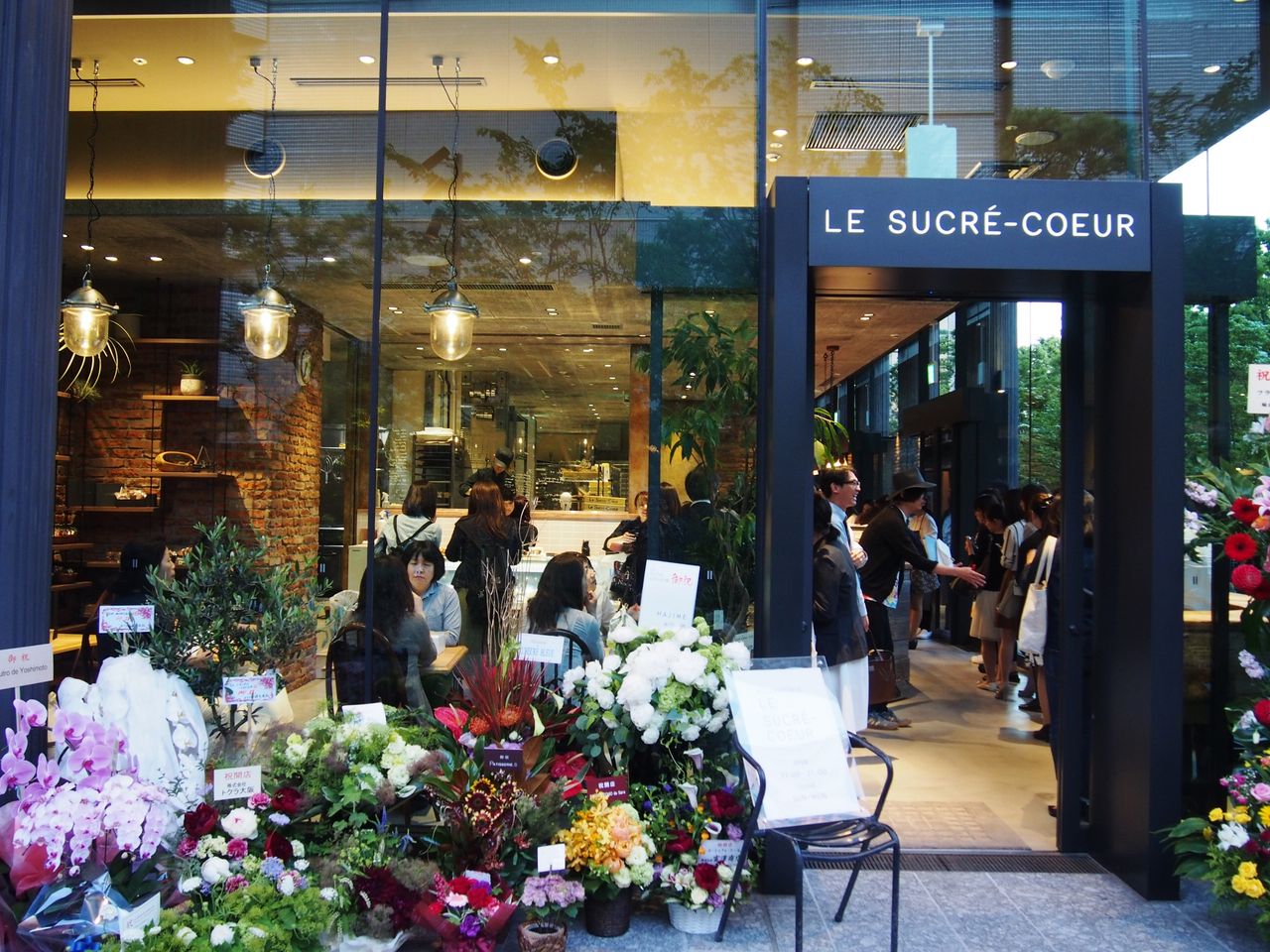 大阪北新地に移転オープンした ル シュクレ クール と ケ モンテベロ で新作ケーキ ショコラマント をハント スイーツハンター月ウサギの食べ日記