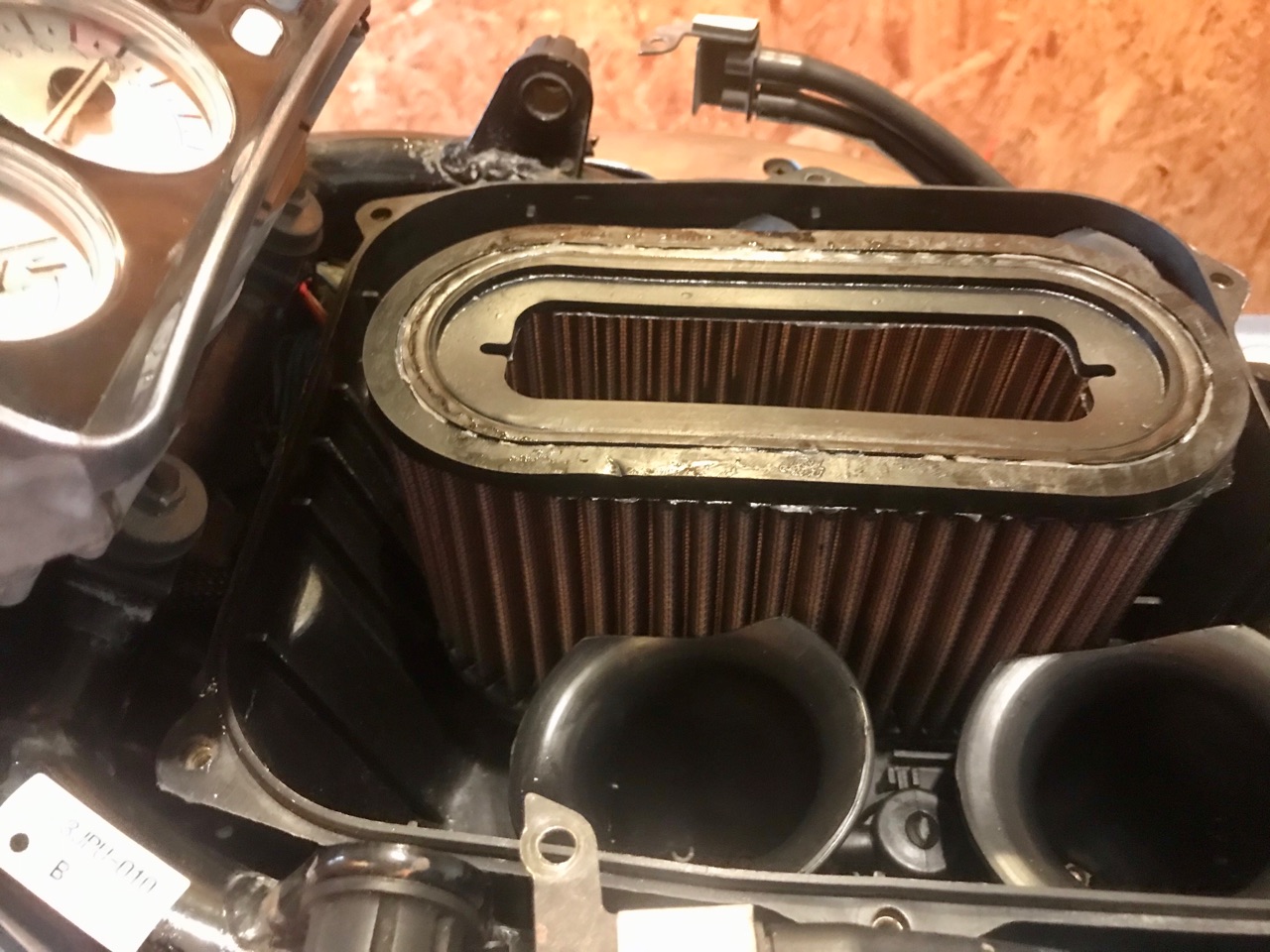 V-Max 1200 カーボン タコメーター カバー