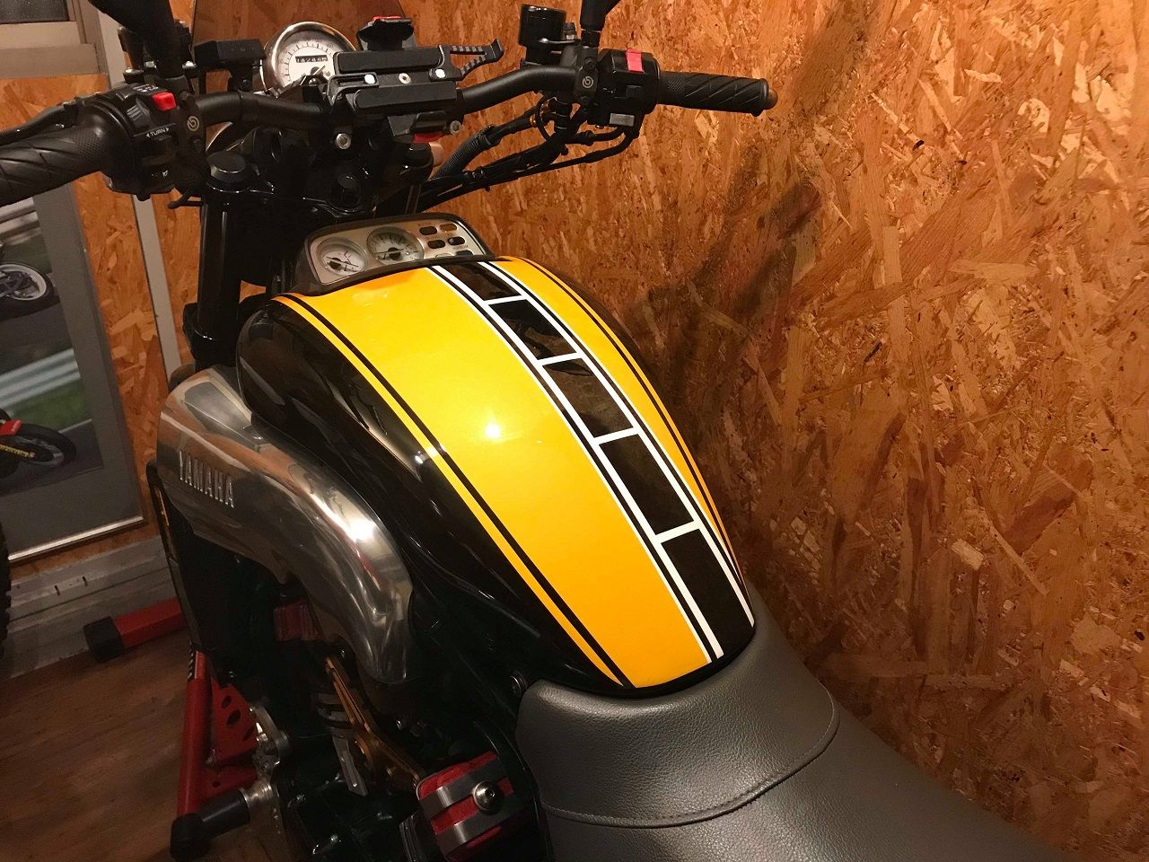 VMAX】今年のテーマは赤 : ネジのバイクブログ