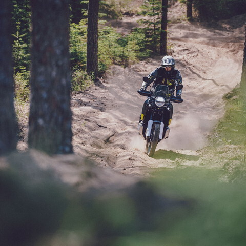PHO_BIKE_DET_norden901-feature-offroad-abs-my21_#SALL_#AEPI_#V1