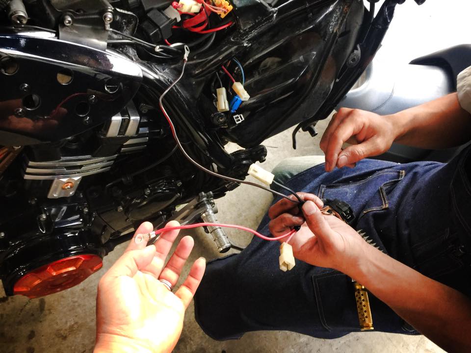 Vmax 10 アース不良 と 充電対策 レクチャファイヤ レギュレーター バイパス ネジのバイクブログ