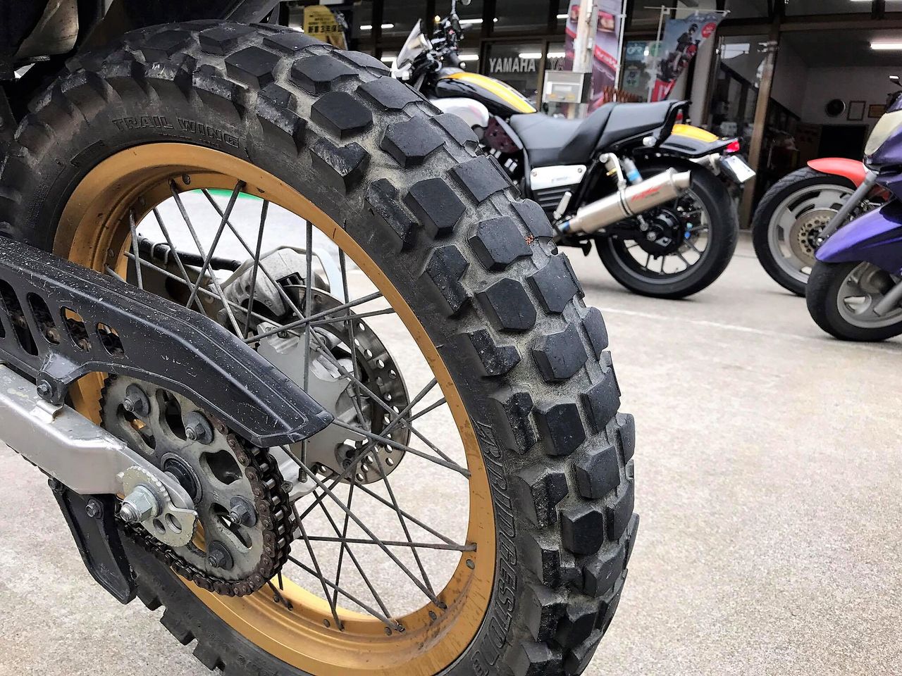 ダンロップ　タイヤ　D605　前後　セロー225 DUNLOP [前後セット] 新品 D605 2.75-21 120/80-18 [セロー225