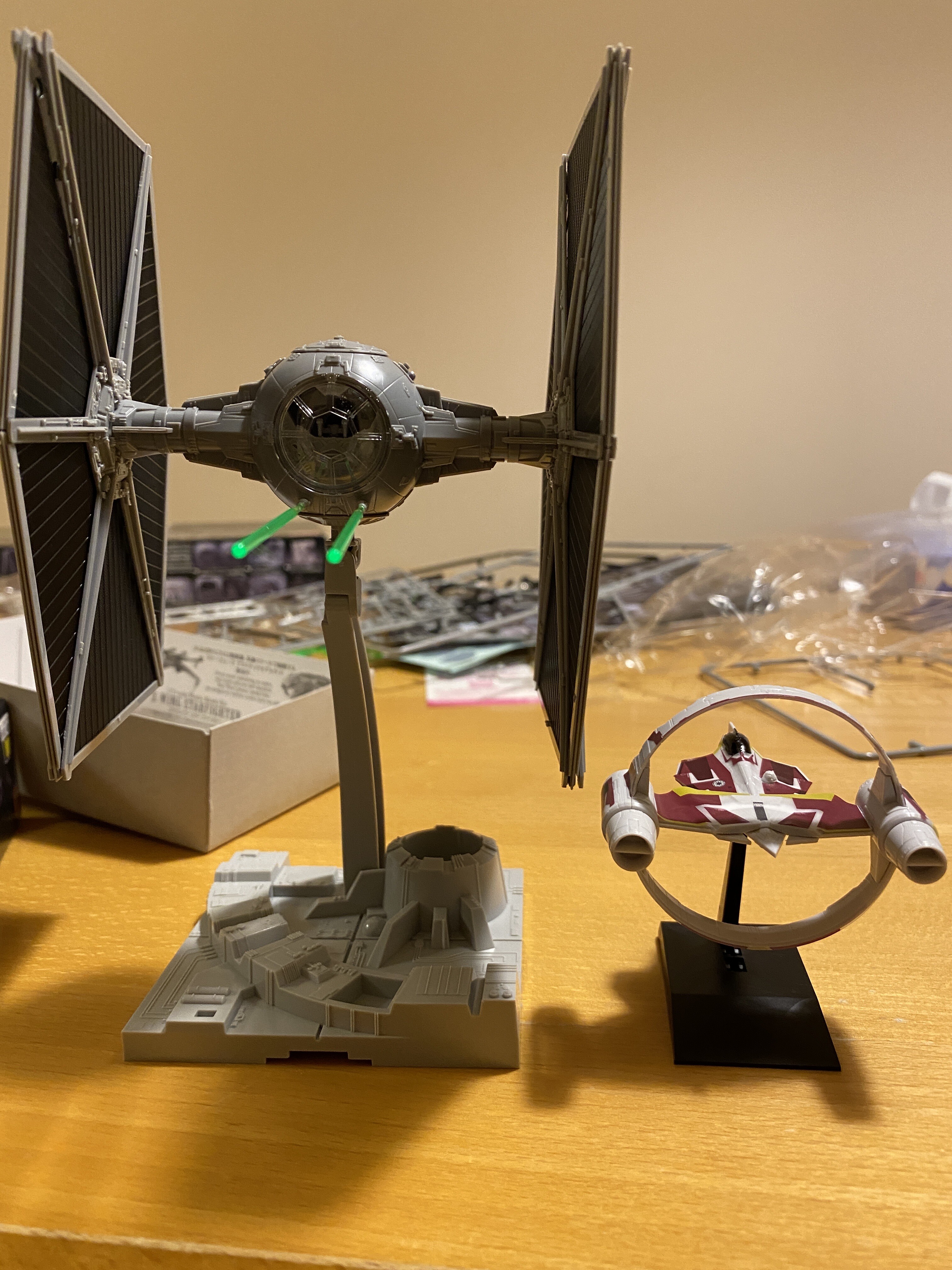 タイファイターのプラモデルとデルタ7のビークルモデルを組んでみた 