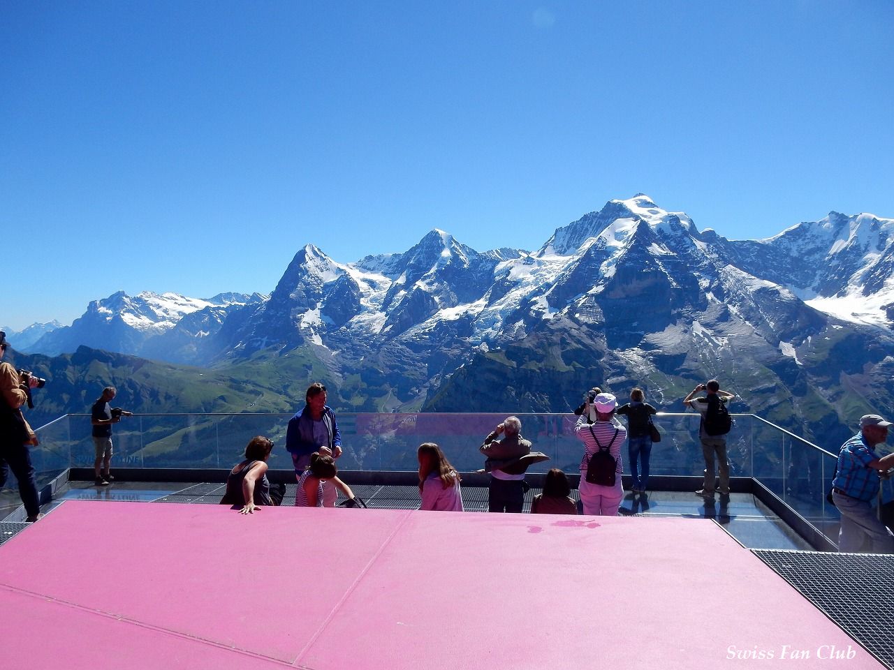 夏はシルトホルン山頂よりもビルクが気持ちいい スイス ビルク展望台 2 Schilthorn Birg スイス 26の旅の扉