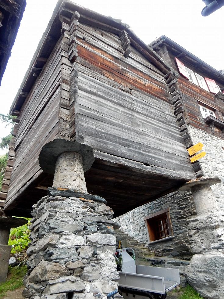 ツェルマット 夏の夜は スイスの古い家 スイス 26の旅の扉