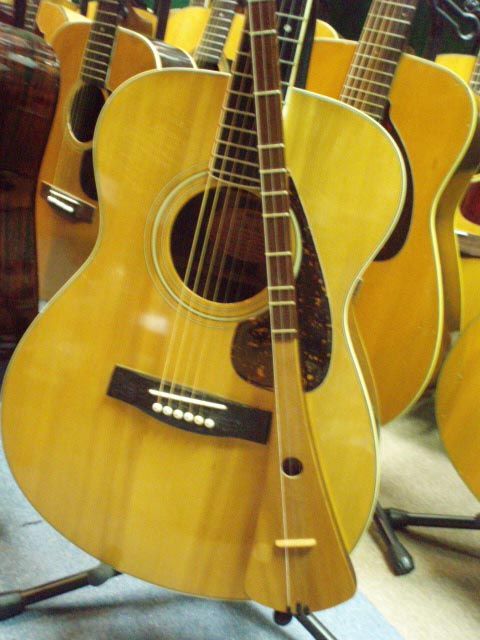 ストラムスティック : 中古楽器屋への道(2） グラスホッパー・ギターズ