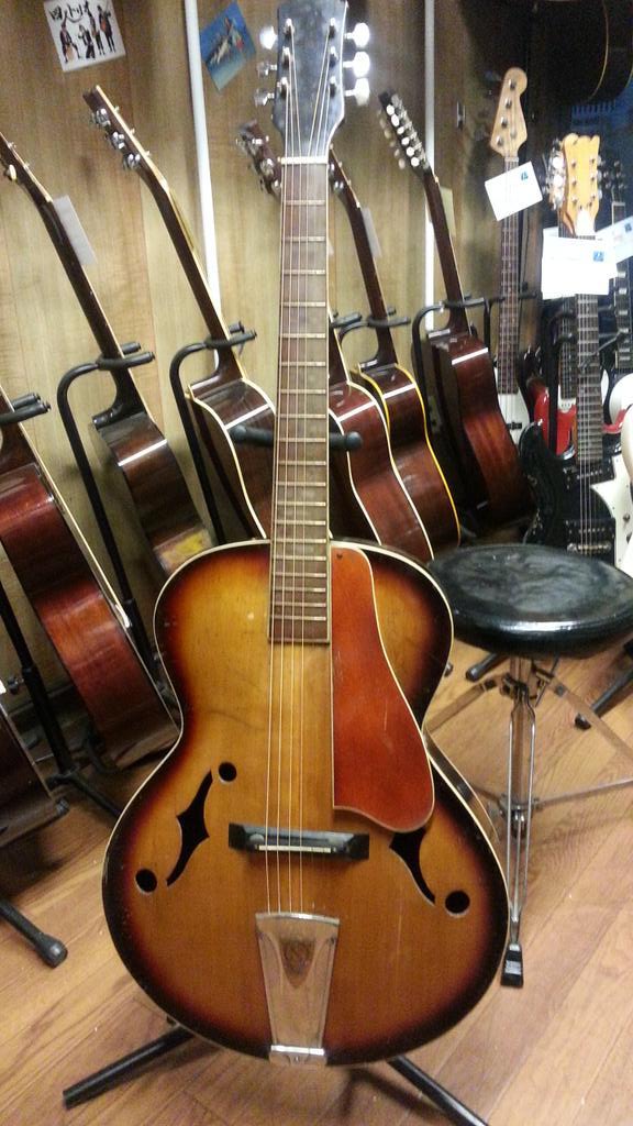 アーチトップ　ビンテージギター　ピックギター　フルアコ GRECOからアーチトップの小型フルアコギター「GL-AT」が発売