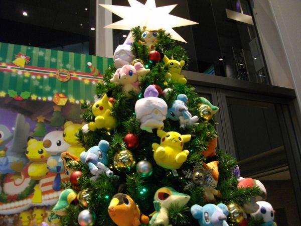 ポケモンセンタートウキョーにポケモンクリスマスツリーが！！ ほか