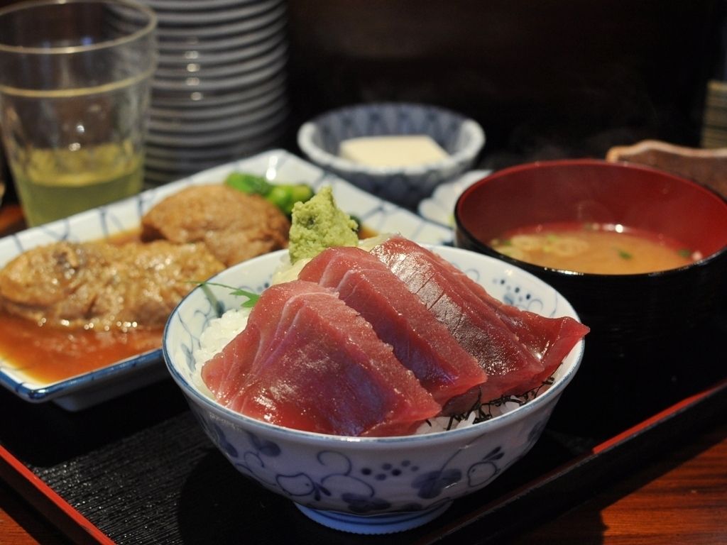 東京メトロ有楽町線月島駅 魚菜 はざま 毎日築地で仕入れるネタが美味しい海鮮丼のお店 年間500軒以上を食べ歩く飲食店プロデューサーの食日記
