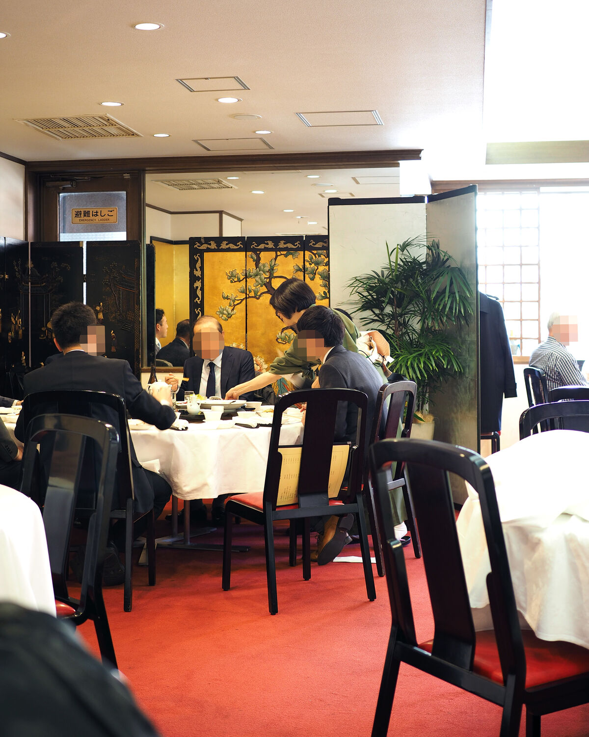 中国料理 新橋亭 1946年創業 老舗中国料理店でいただく カニ肉入りふかひれ煮込み丼 年間500軒以上を食べ歩く飲食店プロデューサーの食日記 中国料理 新橋亭 1946年創業 老舗中国料理店でいただく カニ肉入りふかひれ煮込み丼 年間500軒以上を食べ歩く飲食店プロデューサーの食日記