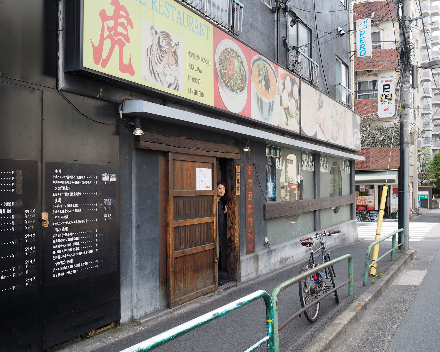 中国料理 門前仲町 虎 ムチッとした皮に包まれるジューシーな餡がおいしい水餃子とトロトロお肉の牛バラ肉かけ御飯 年間500軒以上を食べ歩く飲食店プロデューサーの食日記 中国料理 門前仲町 虎 ムチッとした皮に包まれるジューシーな餡がおいしい水餃子とトロトロお肉の牛バラ肉かけ御飯 年間500軒以上を食べ歩く飲食店プロデューサーの食日記