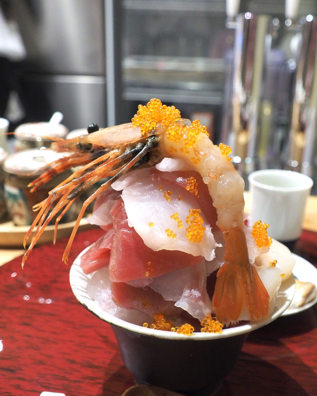 薬院大通駅2番出口徒歩1分 21 11 21にopenした やまだ でいただくストップと声かけするまで盛り放題の 海鮮のっけ放題丼 白髪おやじのおひとりさまランチ