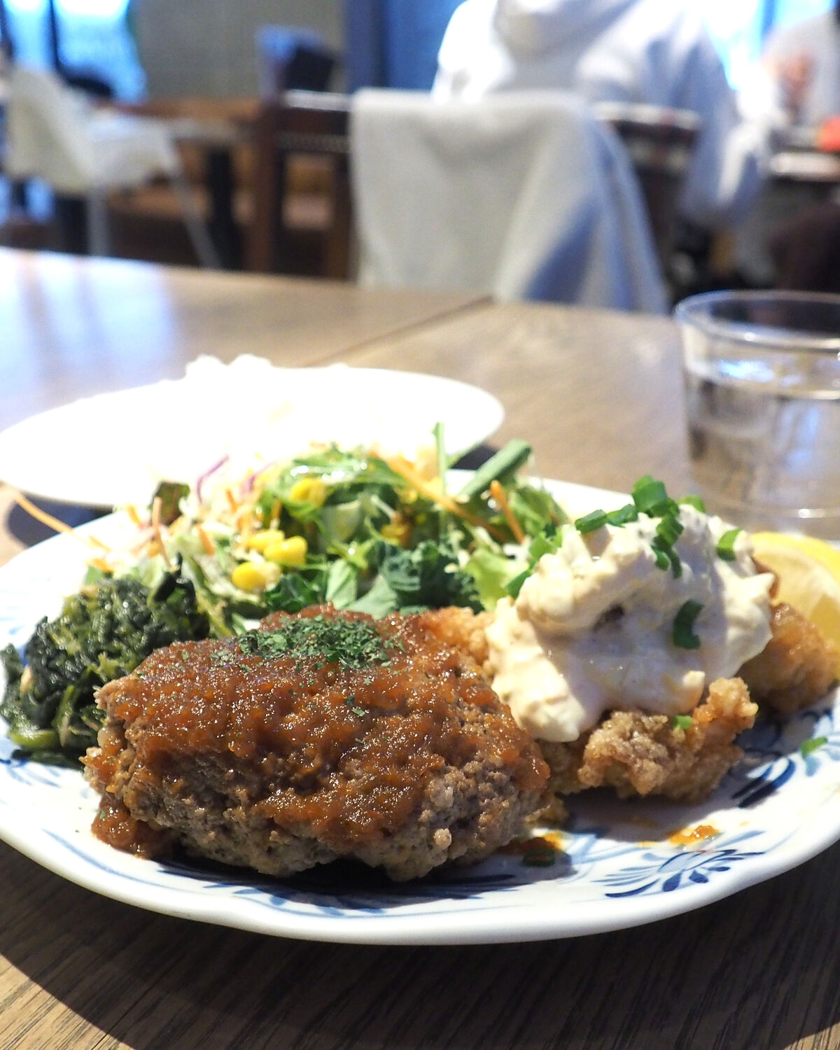 薬院駅北出口徒歩2分 Branch Otto Yakuin ペットも同伴できるおしゃれカフェで日曜日のランチ 年間500軒以上を食べ歩く飲食店プロデューサーの食日記