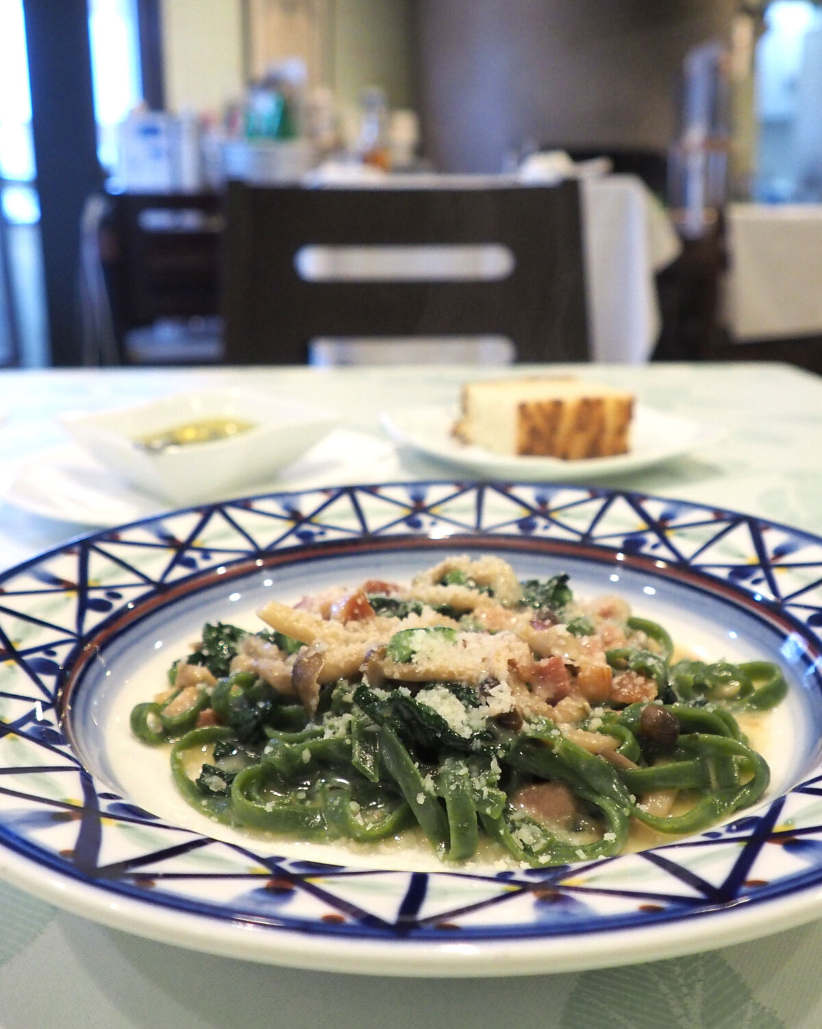 薬院大通駅2番出口徒歩1分 La Casa De Nao ソースと馴染んだフェットチーネのモチっと感をおいしくいただきました 白髪おやじのおひとりさまランチ