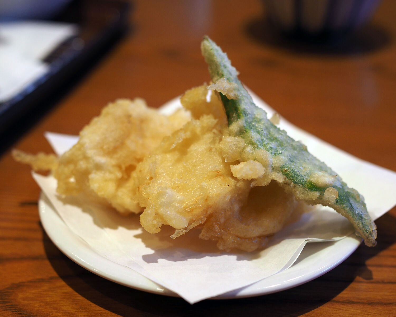 天房 豊洲市場青果棟でいただく市場飯は新鮮な魚介の天ぷらであります 年間500軒以上を食べ歩く飲食店プロデューサーの食日記