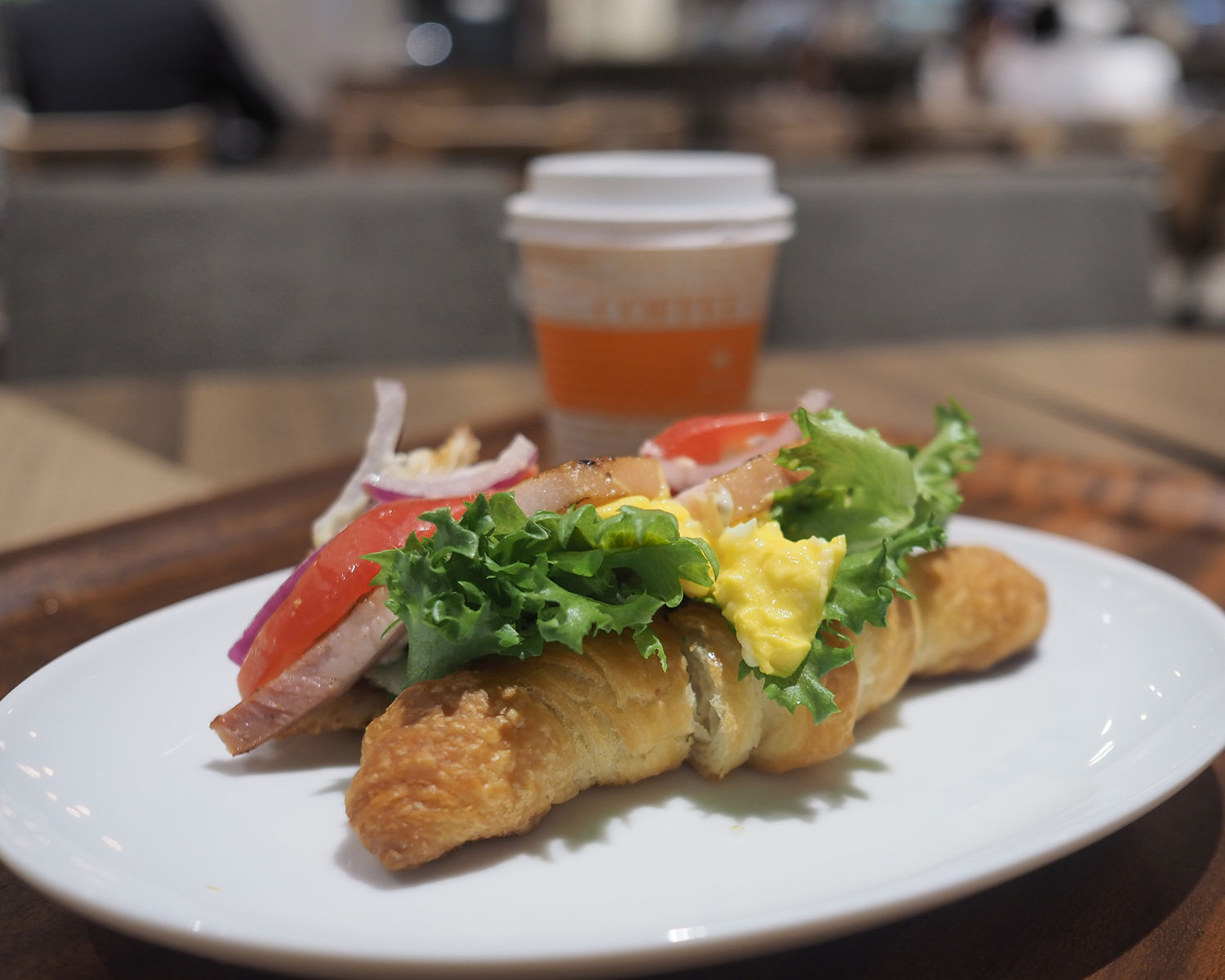 福岡地下鉄空港線福岡空港駅 三日月屋 Cafe クロワッサンの名店 三日月屋 がプロデュースするカフェ 年間500軒以上を食べ歩く飲食店プロデューサーの食日記