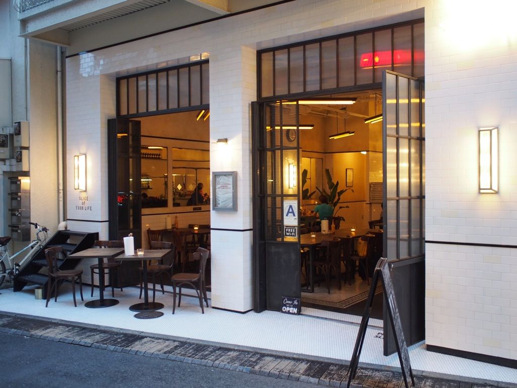 東急東横線渋谷駅：「ピザスライス」 渋谷からちょっと離れたところで見つけたニューヨークスタイルのピッツアカフェ : 白髪おやじのおひとりさまランチ