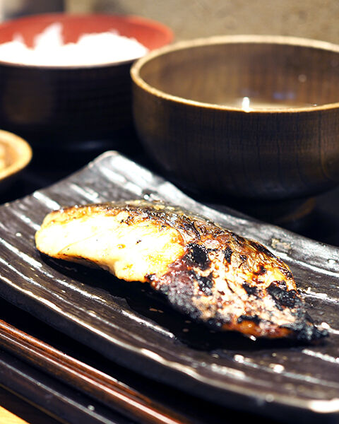 しんぱち食堂 おいしい焼き魚定食がリーズナブルにいただけると評判の定食屋さん 年間500軒以上を食べ歩く飲食店プロデューサーの食日記