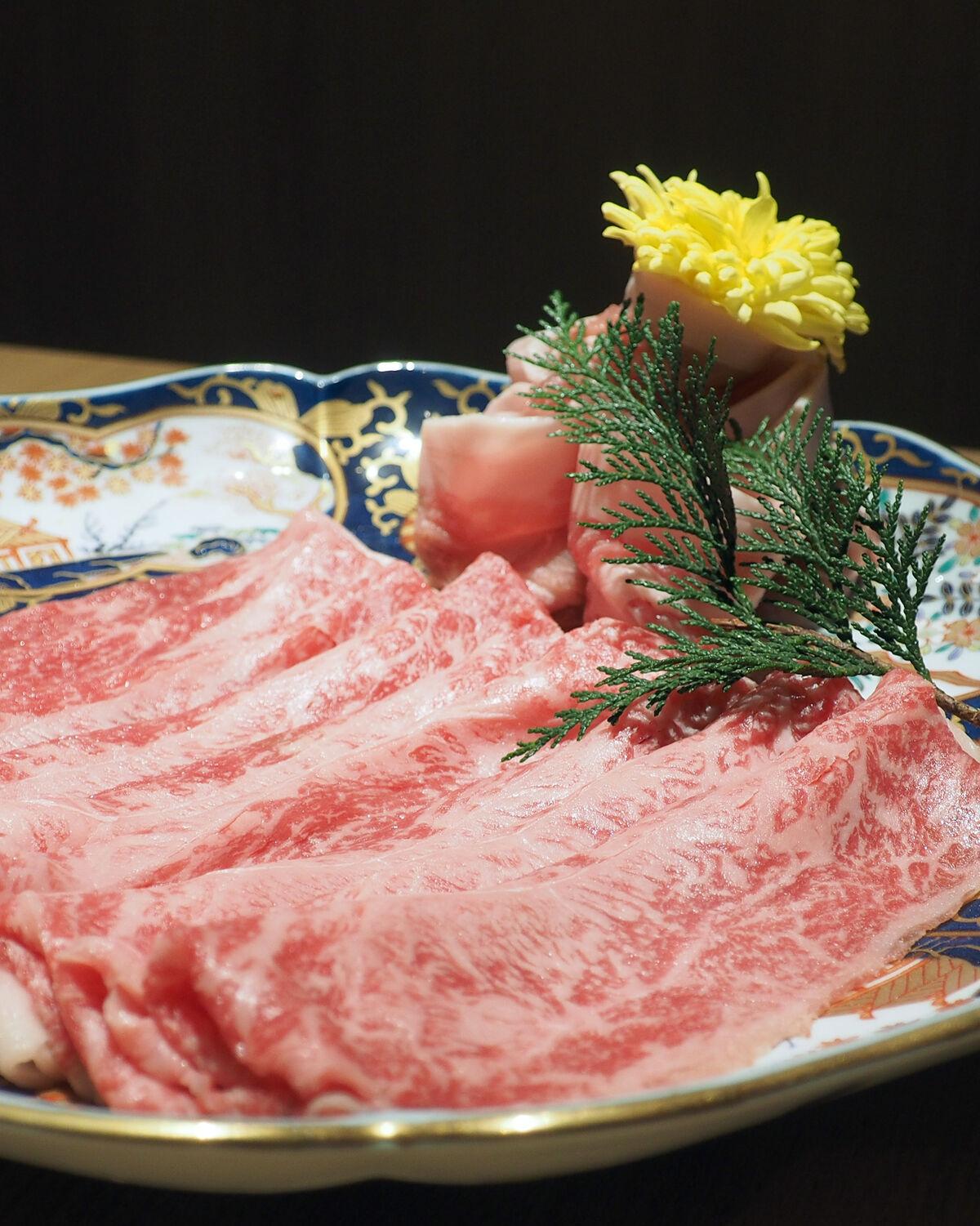 博多駅東6出口徒歩4分 肉の匠 牡丹 21 02 16open 厳選された黒毛和牛と糸島豚をすき焼きやしゃぶしゃぶで 白髪おやじのおひとりさまランチ