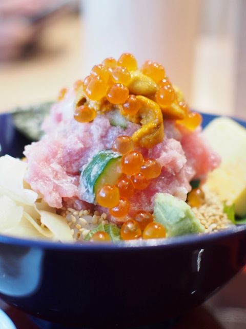 Jr山手線東京駅 竹若 マグロの剥き身たっぷりの海鮮丼は一度に二度美味しい海鮮丼 年間500軒以上を食べ歩く飲食店プロデューサーの食日記